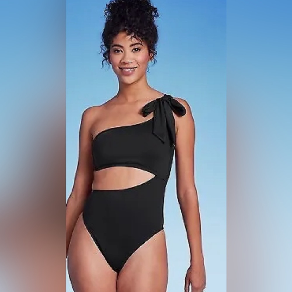 Bow cutout swimsuit